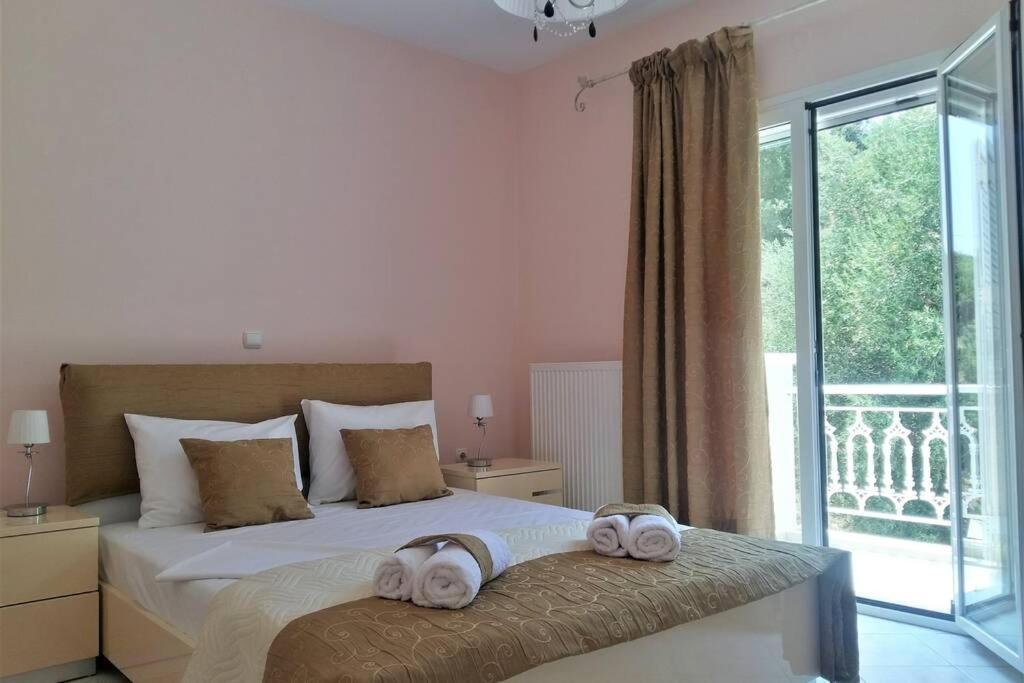 Sea And Mountains View Apartment อาร์กอสโตลี ภายนอก รูปภาพ
